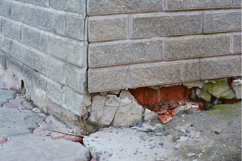 Image depicting a cracked foundation, showcasing the need for structural repairs