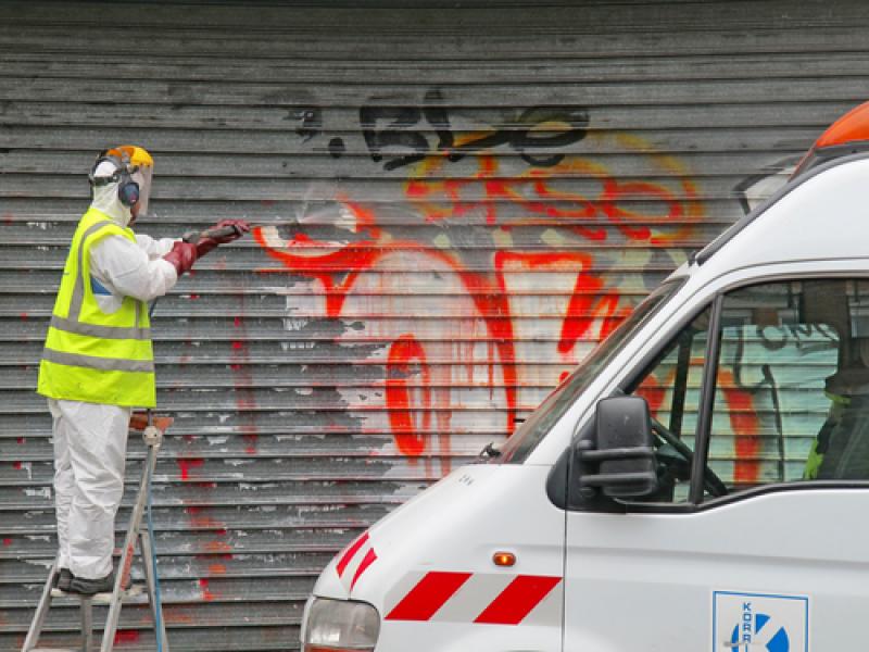 doff-cleaning-graffiti